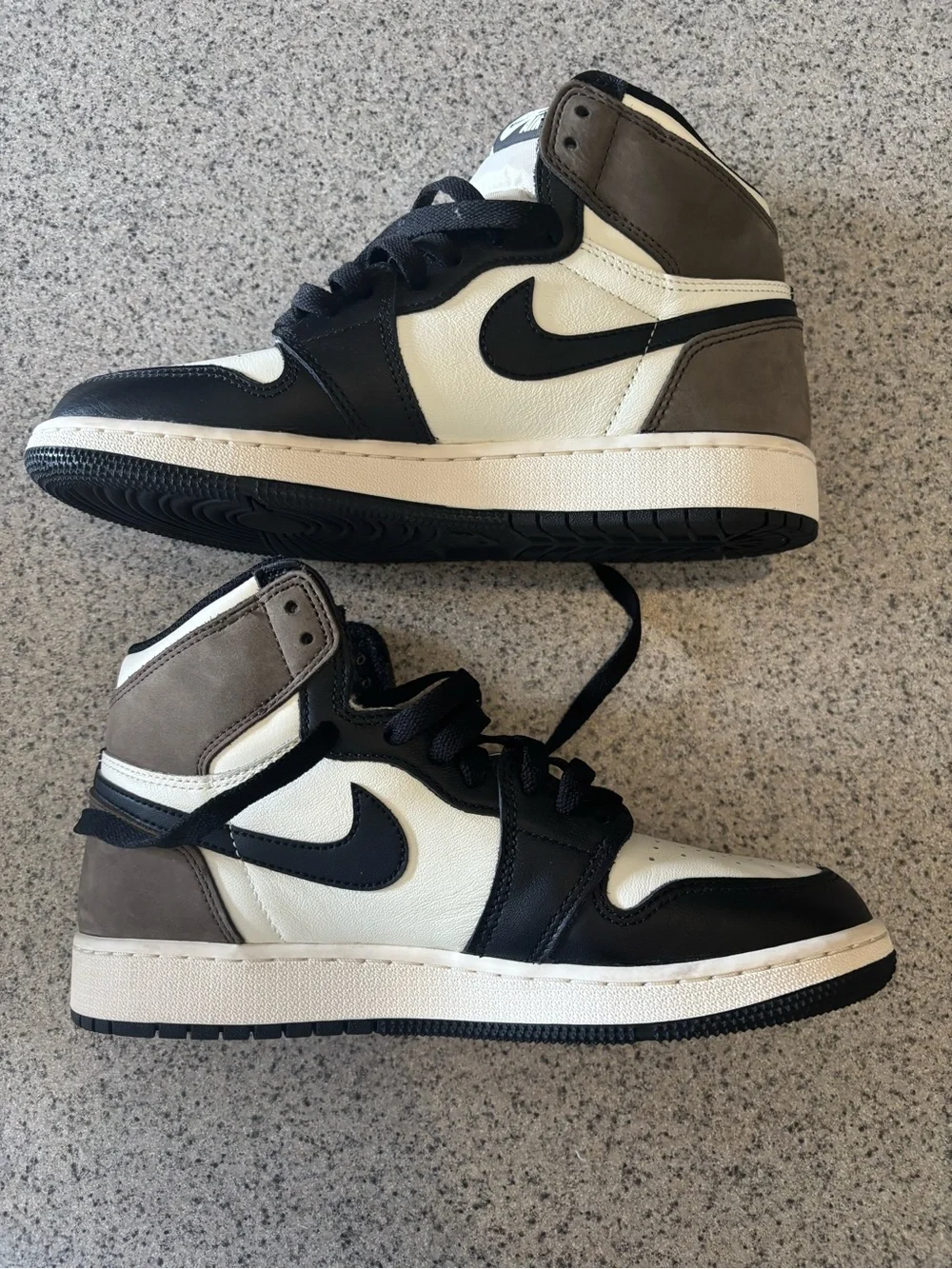 Air Jordan 1 Retro High OG "DARK MOCHA" Kid’s Size 6.5/Woman’s Size 8, LIKE NEW - Picture 2 of 11
